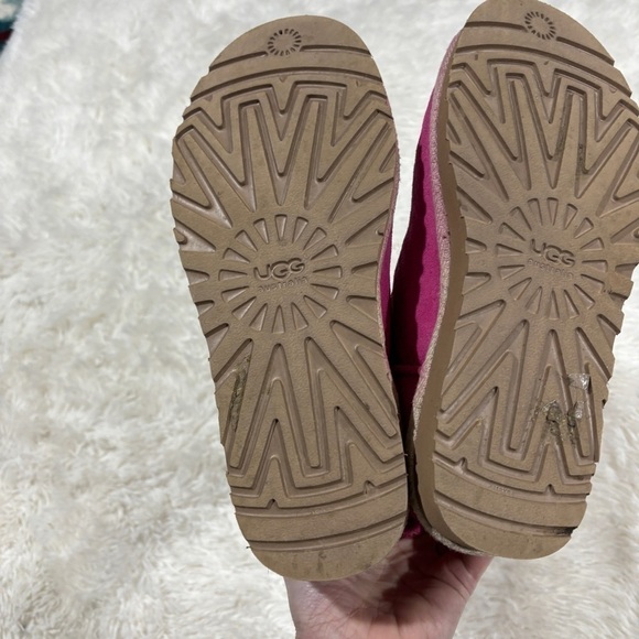 UGG SELENE FURIOUS FUCHSIA BOOTS Woman’s Size 7 - Picture 6 of 10